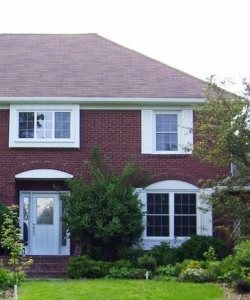 Image depicts vinyl windows manufactured by Northshield.