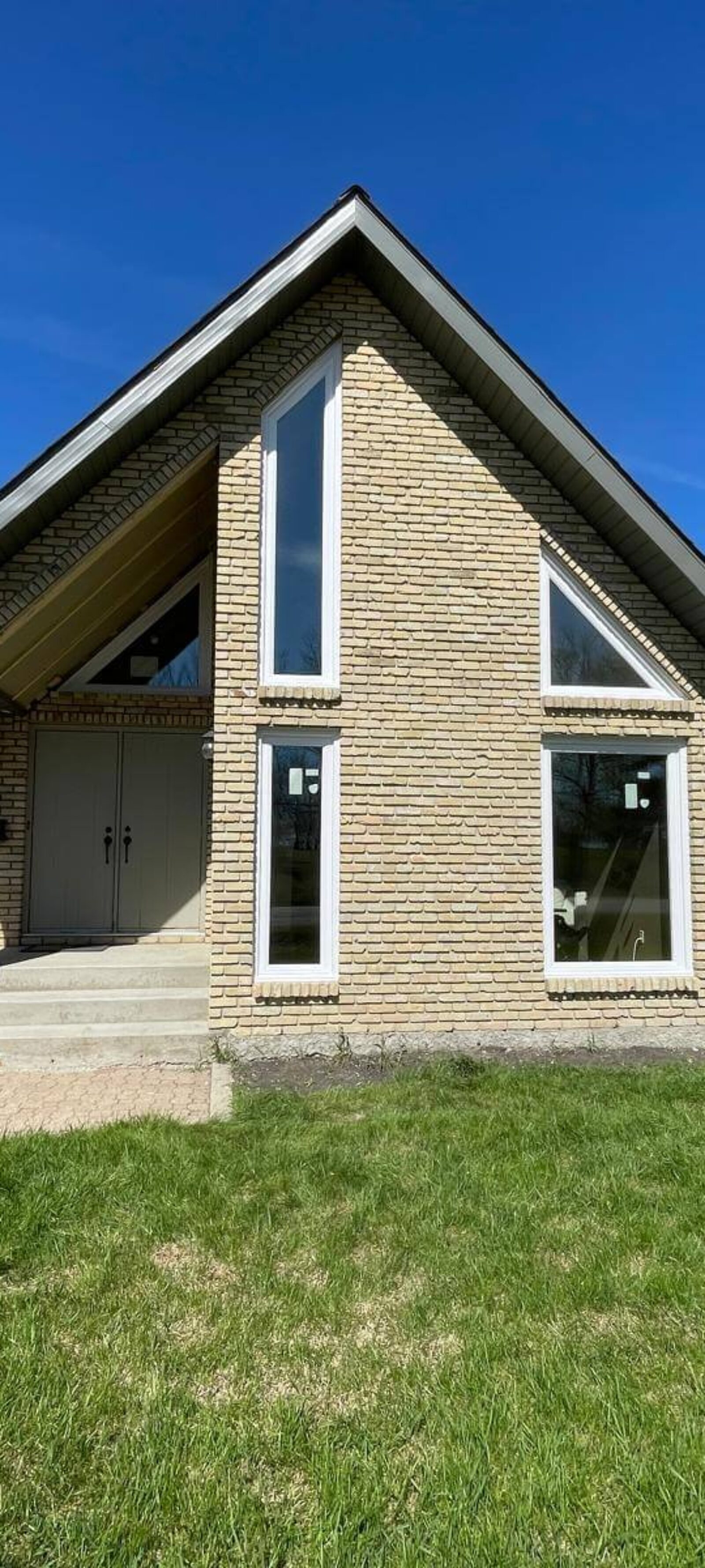 custom windows and doors in saint adolphe