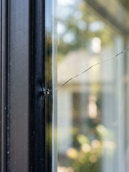 Why Did My Window Crack on Its Own? Understanding Spontaneous Glass Breakage - illustration 1