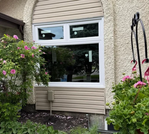 Cold Aluminum Window Replacement Project in Winnipeg, Manitoba - northshield project 19 before arched front window exterior