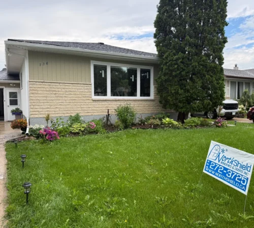 Winnipeg bungalow front window replacement with white vinyl windows